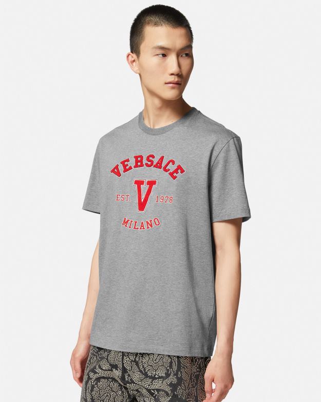 oblečenie X8X8P1403 Versace tričko s logom univerzity sivá muži