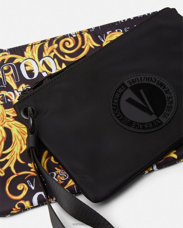príslušenstvo X8X8P2497 Versace dvojité logo couture v-emblémové vrecko čierne zlato muži