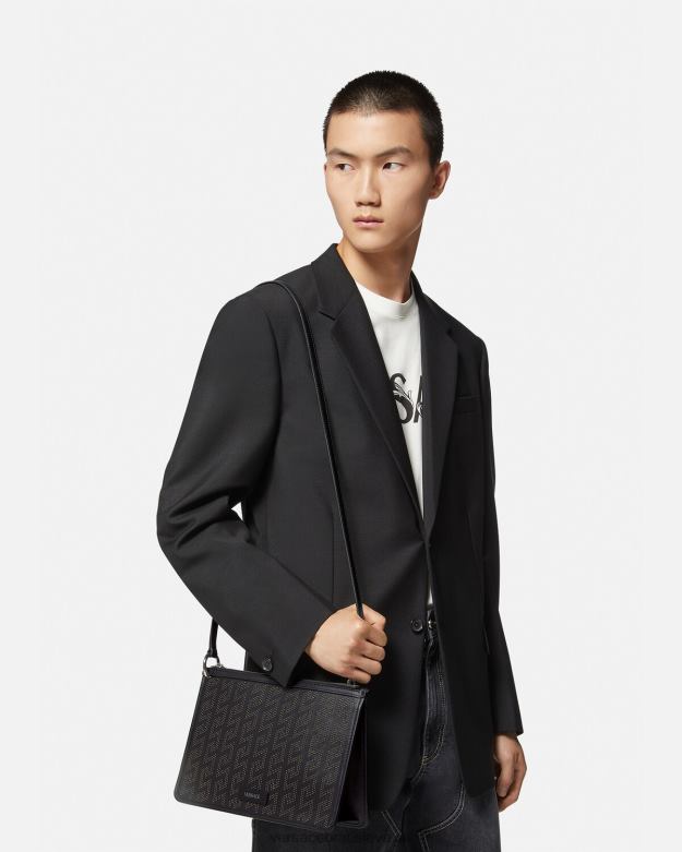 tašky X8X8P1475 Versace crossbody kabelka greca s cvočkami čierna muži