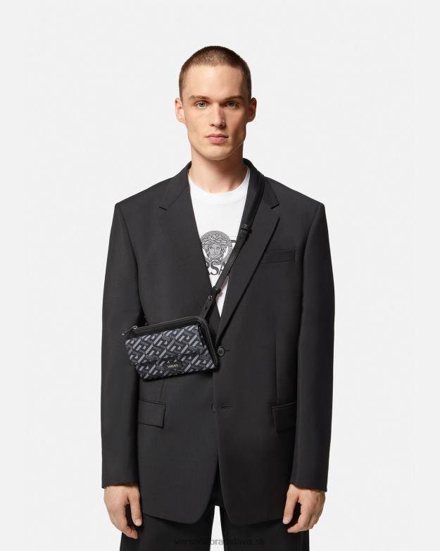 tašky X8X8P1484 Versace crossbody kabelka s podpisom la greca čierna a sivá muži