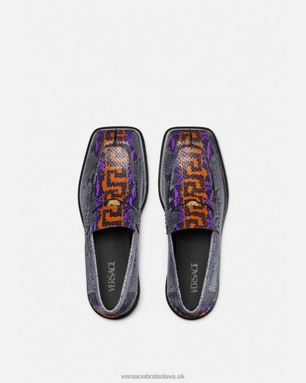 topánka X8X8P1575 Versace Štvorcové mokasíny s potlačou python greca viacfarebný muži