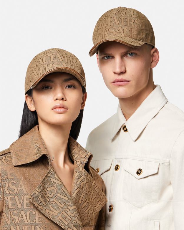 príslušenstvo X8X8P868 Versace celoplošná baseballová čiapka hnedá ženy