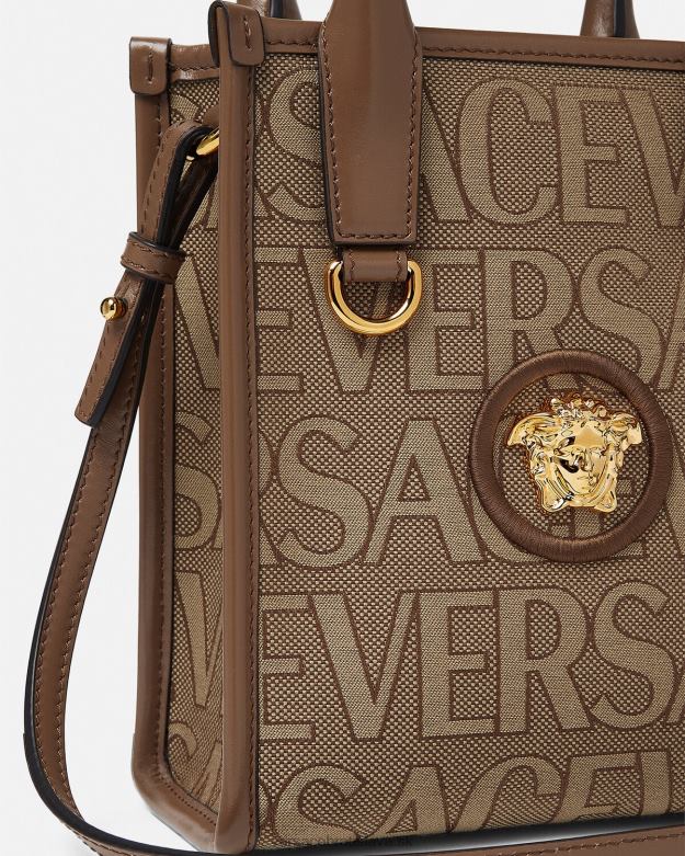 tašky X8X8P318 Versace celoplošná mini taška hnedá ženy