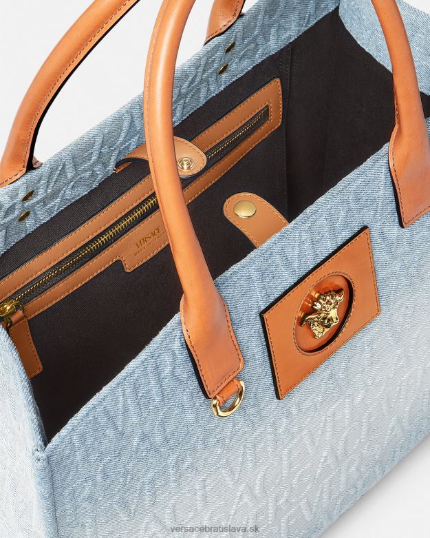 tašky X8X8P324 Versace celoplošná veľká denimová kabelka svetlo modrá ženy