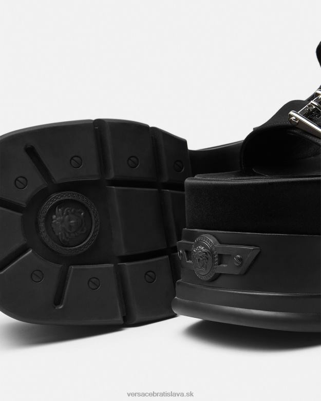 topánka X8X8P438 Versace sandále na platforme s hymnou medusa čierna ženy